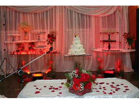 Decoração com Mesa de Vidro para Festas de Casamentos